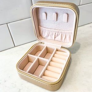 Travel jewelry box, gold metallic